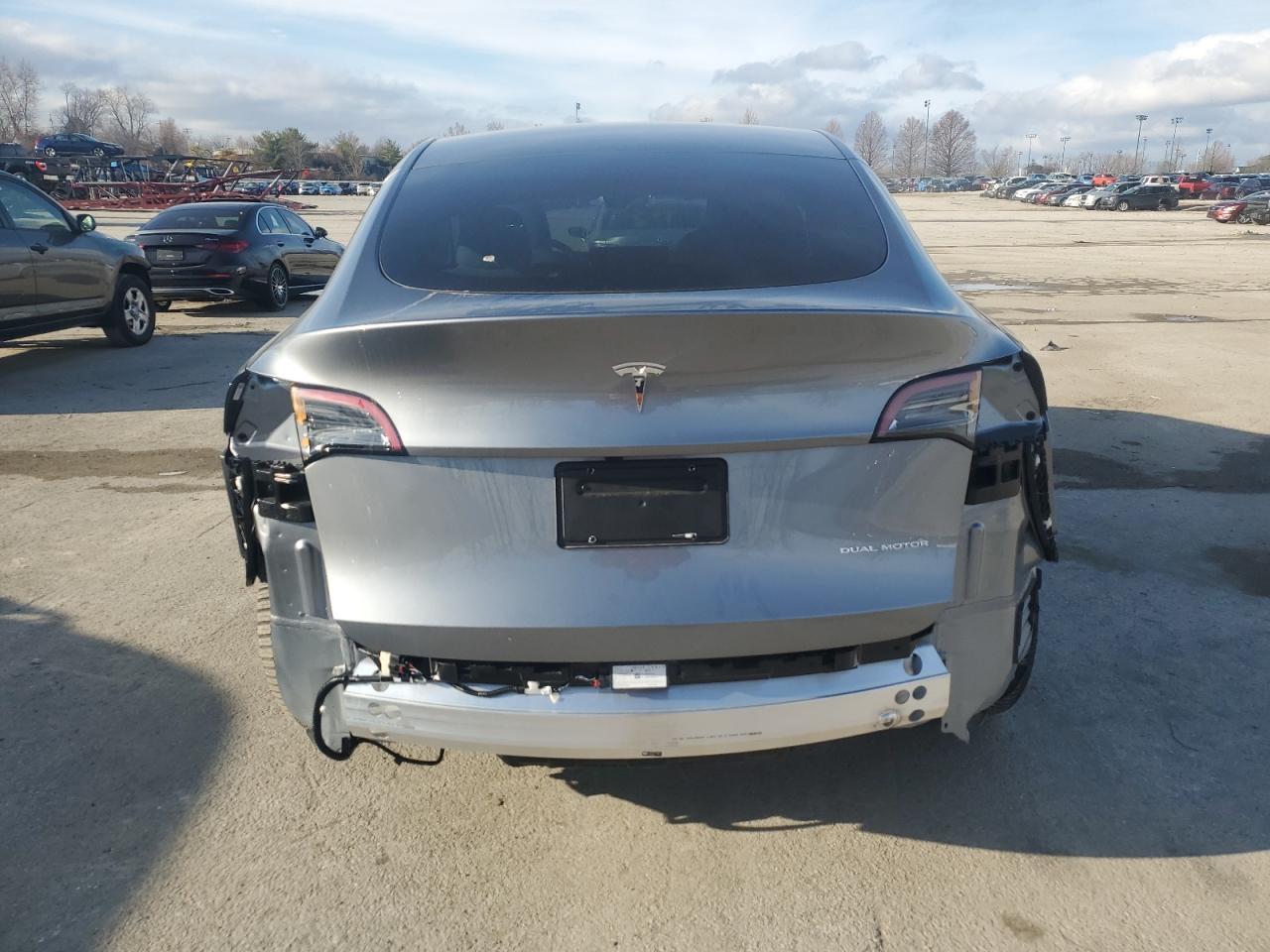 2024 TESLA MODEL Y  VIN:7SAYGAEE4RF210742