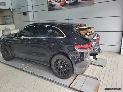 2017 Porsche Macan VIN: