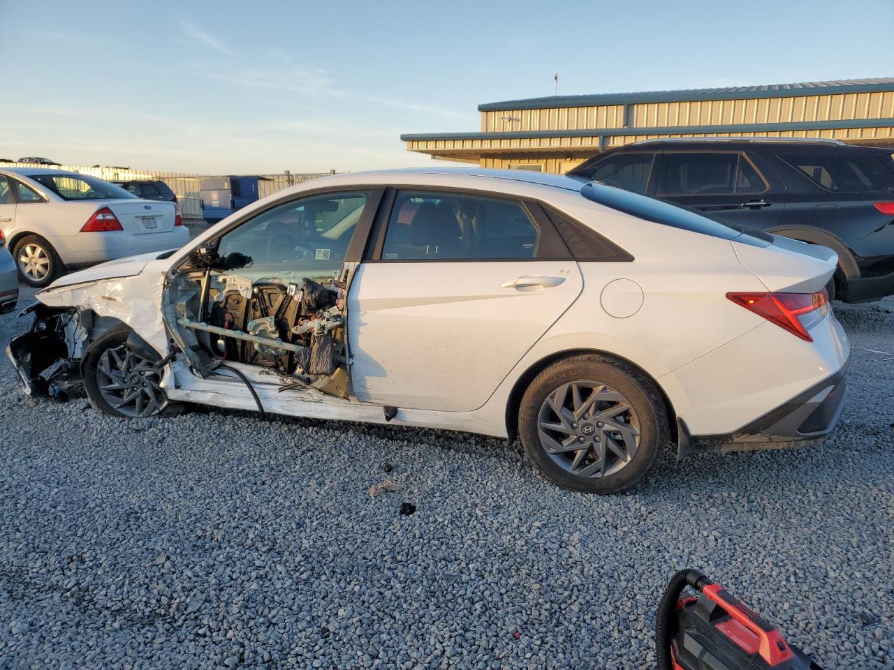 2024 HYUNDAI ELANTRA BLUE VIN:KMHLM4DJ3RU104575