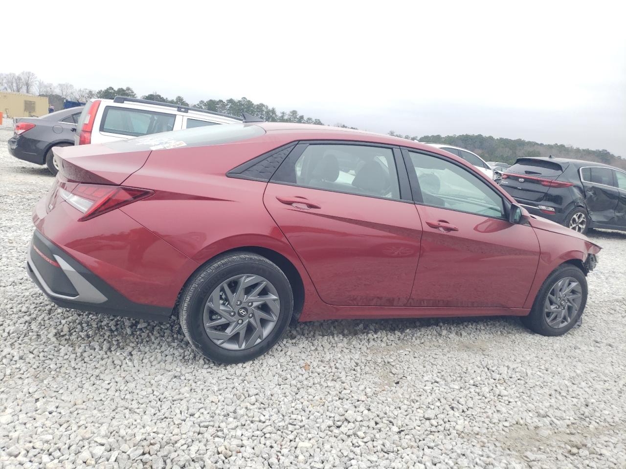 2024 HYUNDAI ELANTRA BLUE VIN:KMHLM4DJ7RU096013