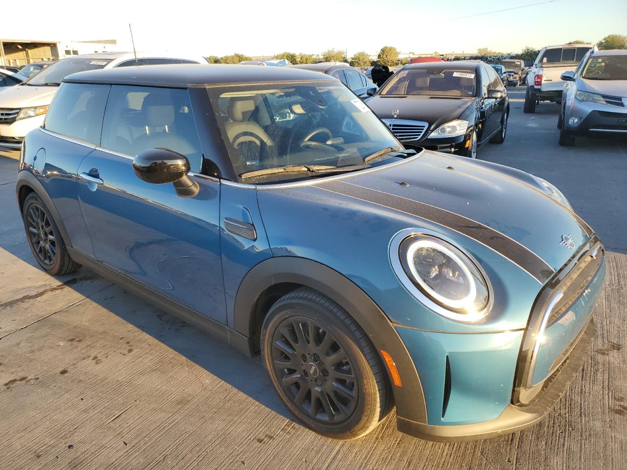 2022 MINI COOPER  VIN:WMW33DH06N2R99667