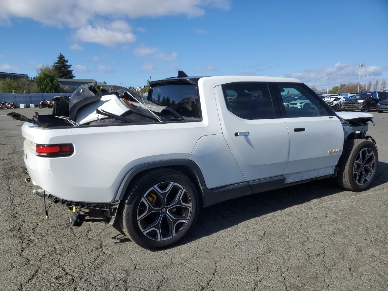 2022 RIVIAN R1T LAUNCH EDITION VIN:7FCTGAAL7NN005563