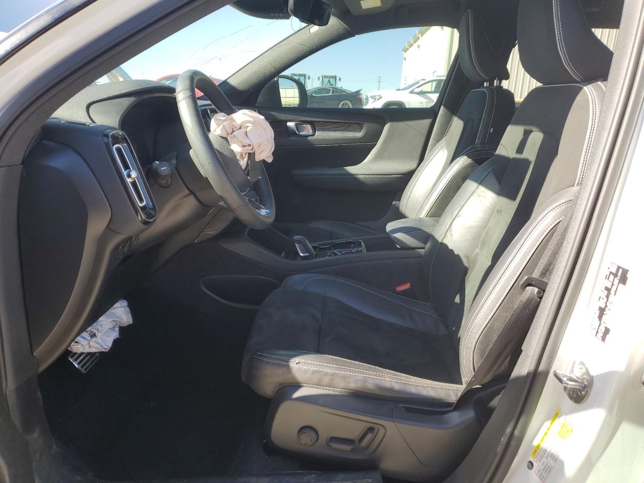 2022 VOLVO XC40 T5 R-DESIGN VIN:YV4162UM9N2722040