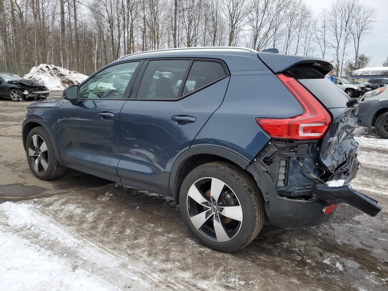 2022 VOLVO XC40 T5 MOMENTUM VIN:YV4162UK2N2698887