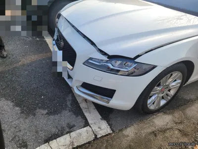 2016 Jaguar XF VIN: