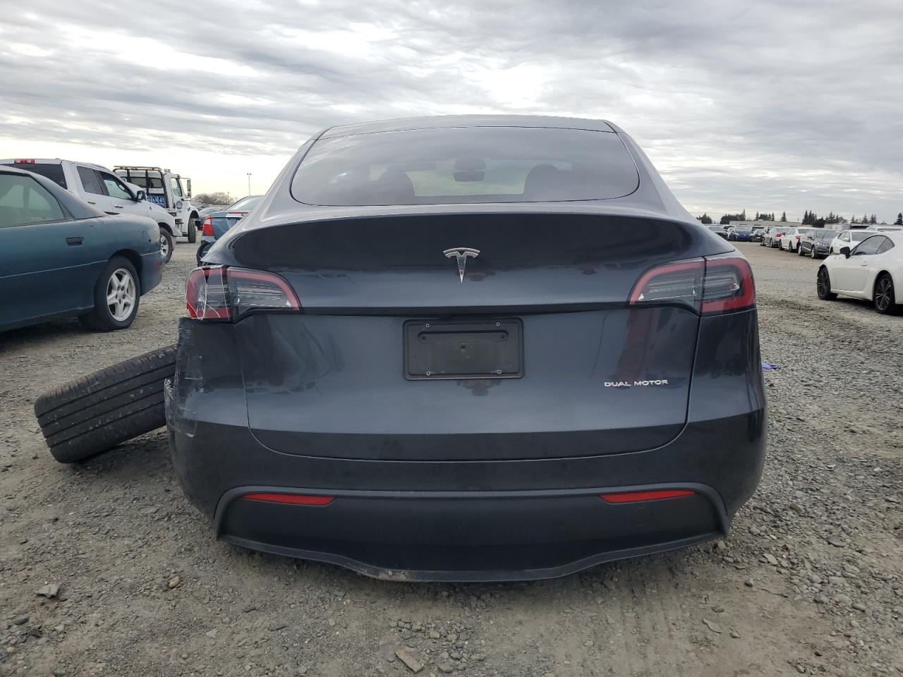 2024 TESLA MODEL Y  VIN:7SAYGDEE5RF073327