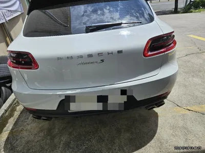 2016 Porsche Macan VIN: