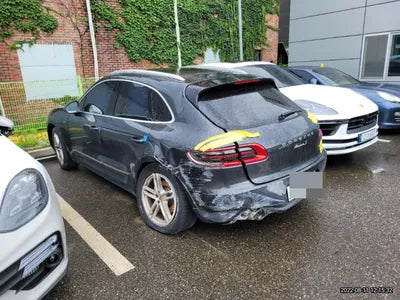 2017 Porsche Macan VIN: