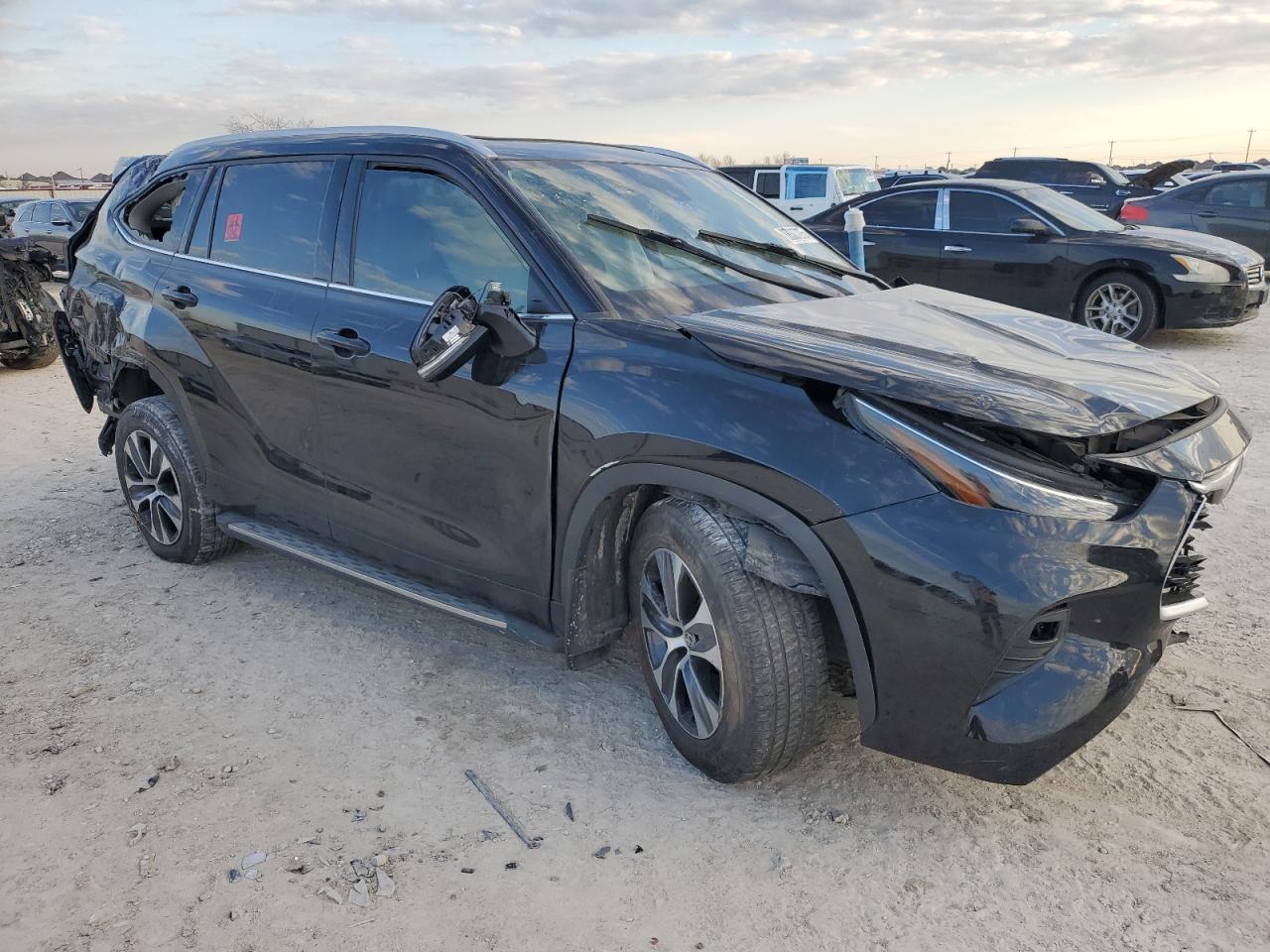 2022 TOYOTA HIGHLANDER XLE VIN:5TDGZRAH2NS141248