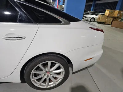 2016 Jaguar XJ VIN: