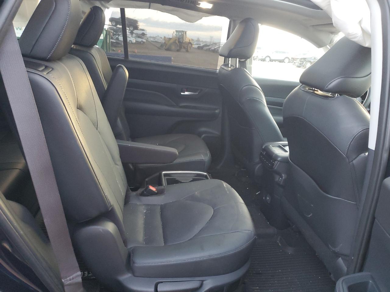 2024 TOYOTA GRAND HIGHLANDER XLE VIN:5TDAAAB59RS017020