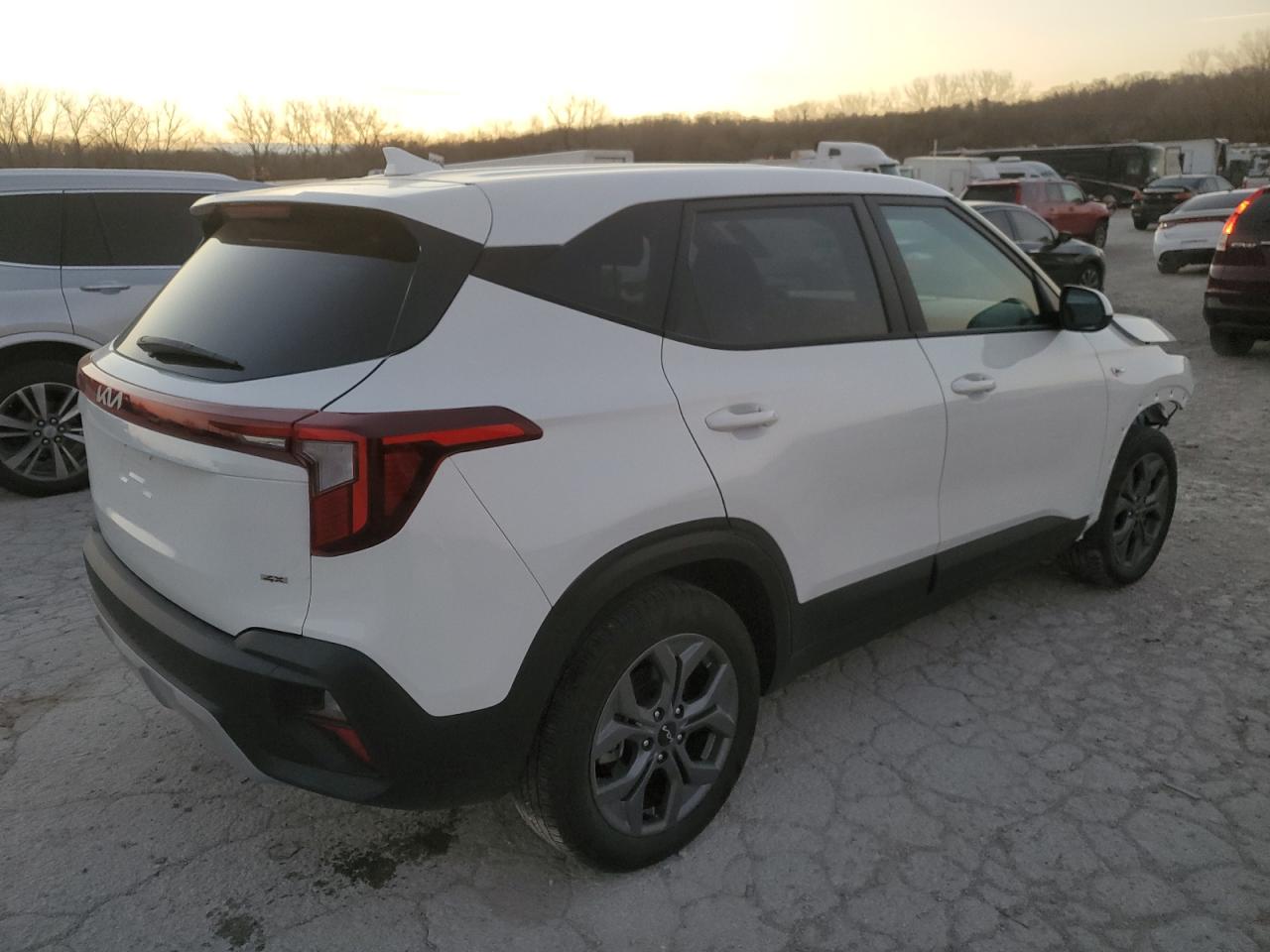2024 KIA SELTOS LX VIN:KNDEPCAA8R7573288