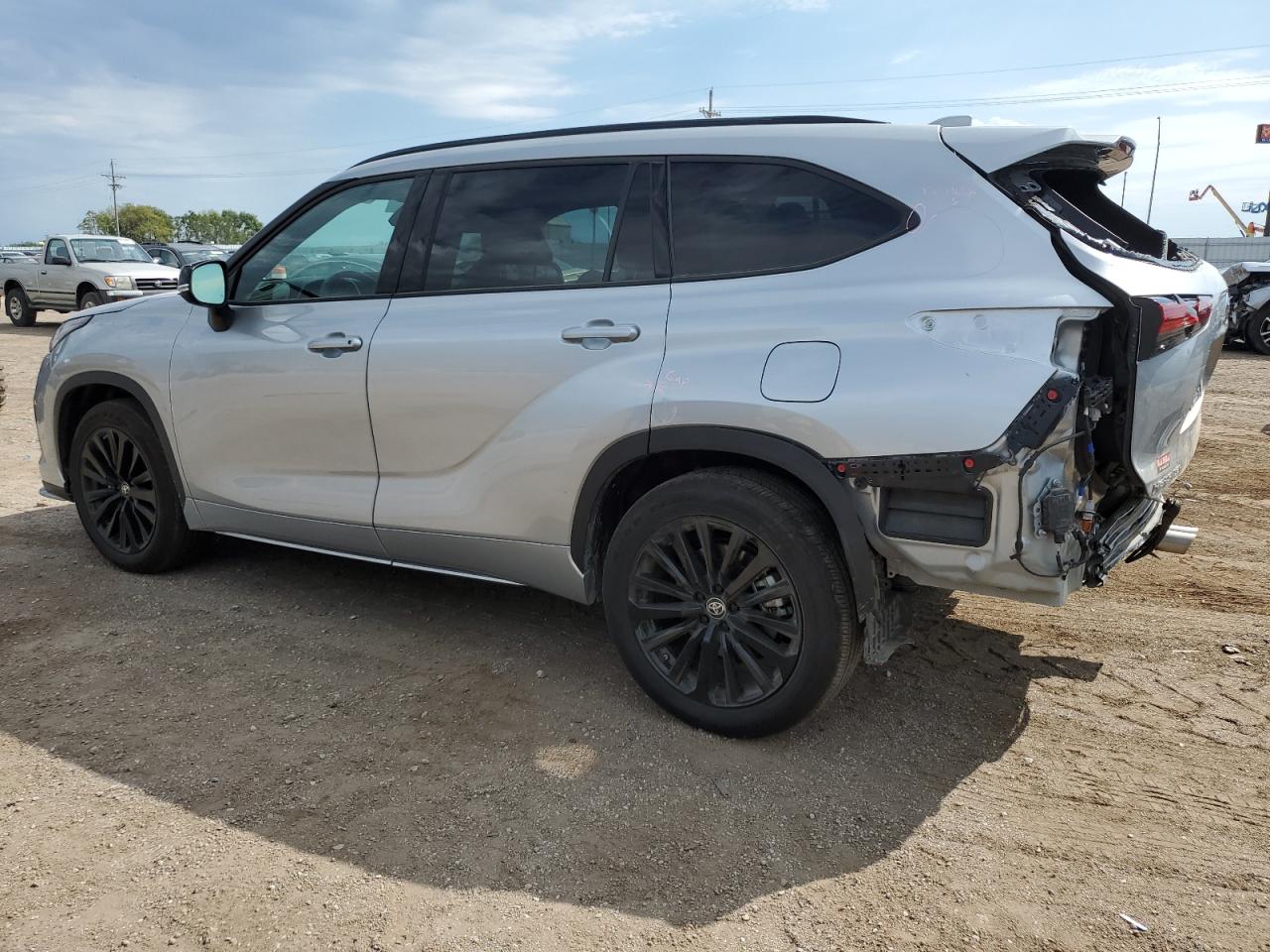 2024 TOYOTA HIGHLANDER LE VIN:5TDKDRBH8RS532465
