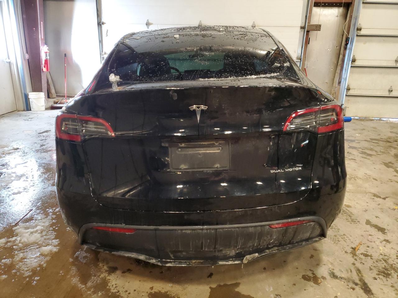2024 TESLA MODEL Y  VIN:7SAYGDEE3RA220161