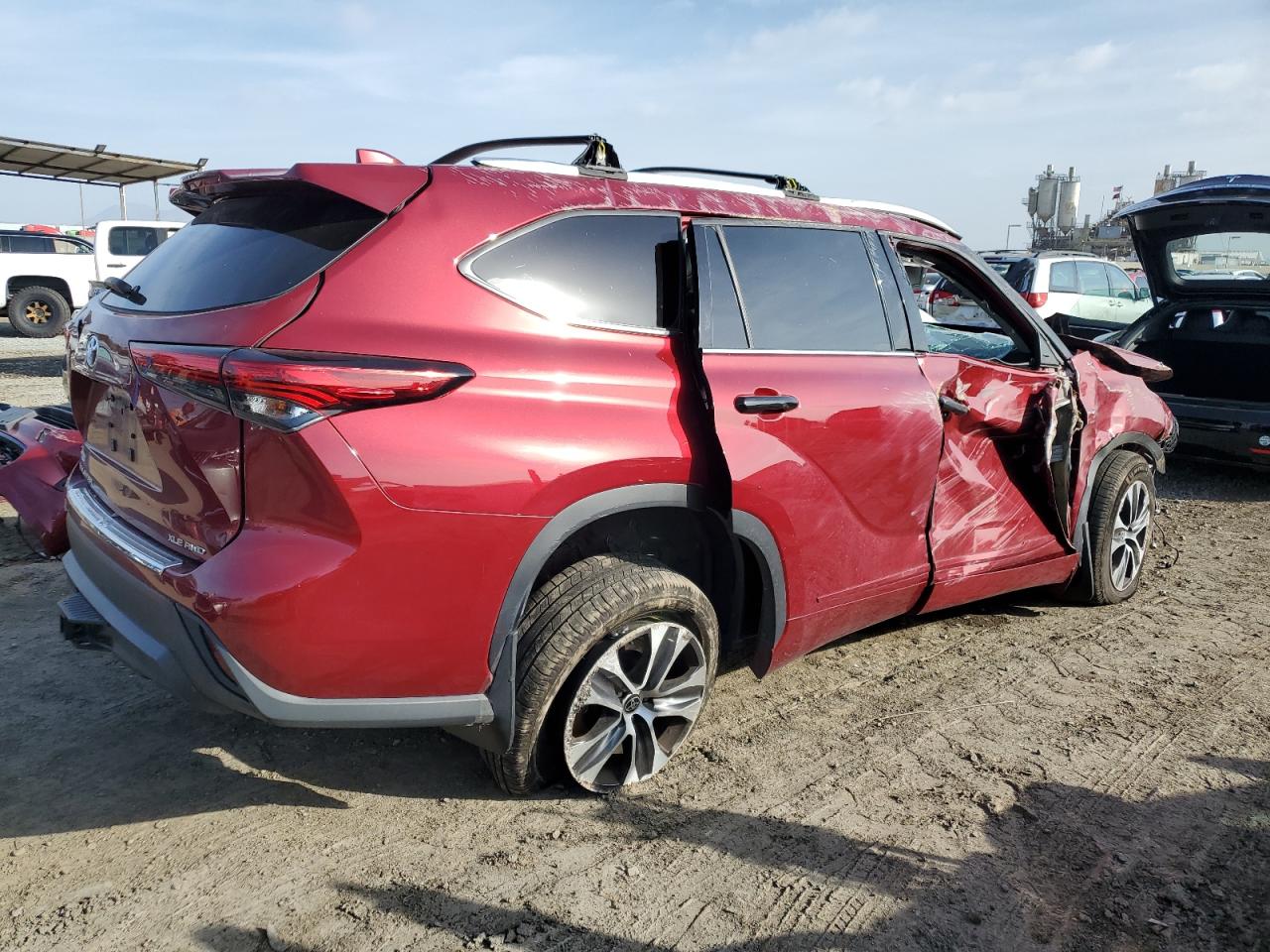 2022 TOYOTA HIGHLANDER XLE VIN:5TDGZRBH3NS203707