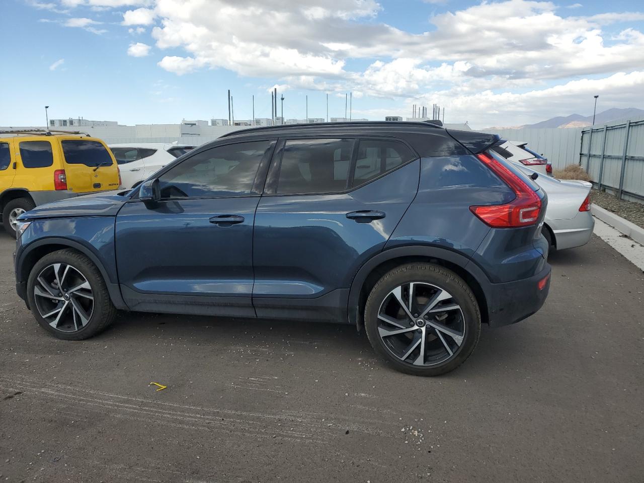 2022 VOLVO XC40 T5 R-DESIGN VIN:YV4162UM2N2657645