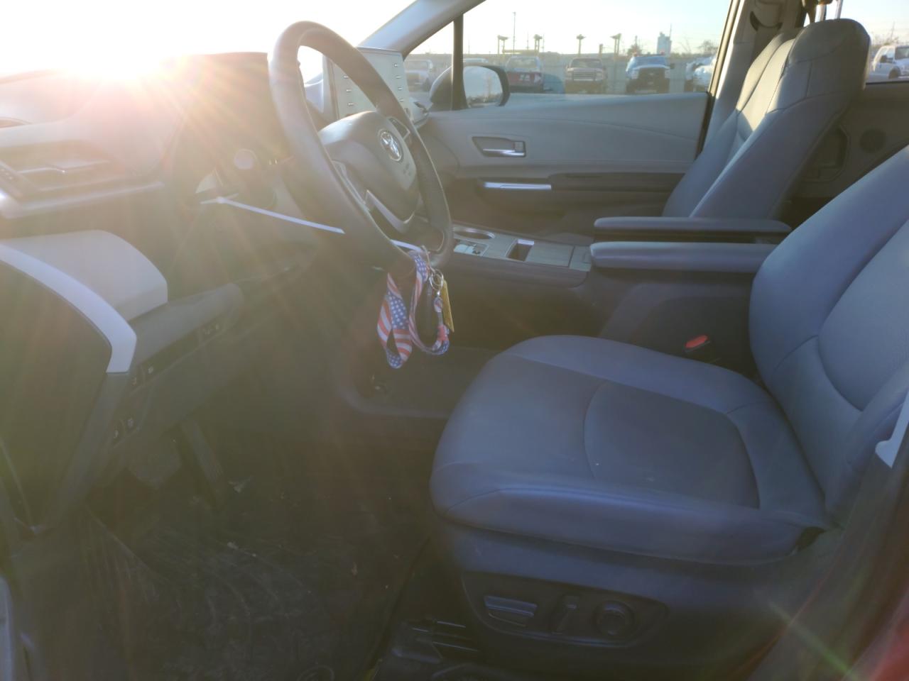 2023 TOYOTA SIENNA XLE VIN:5TDJRKEC2PS162566