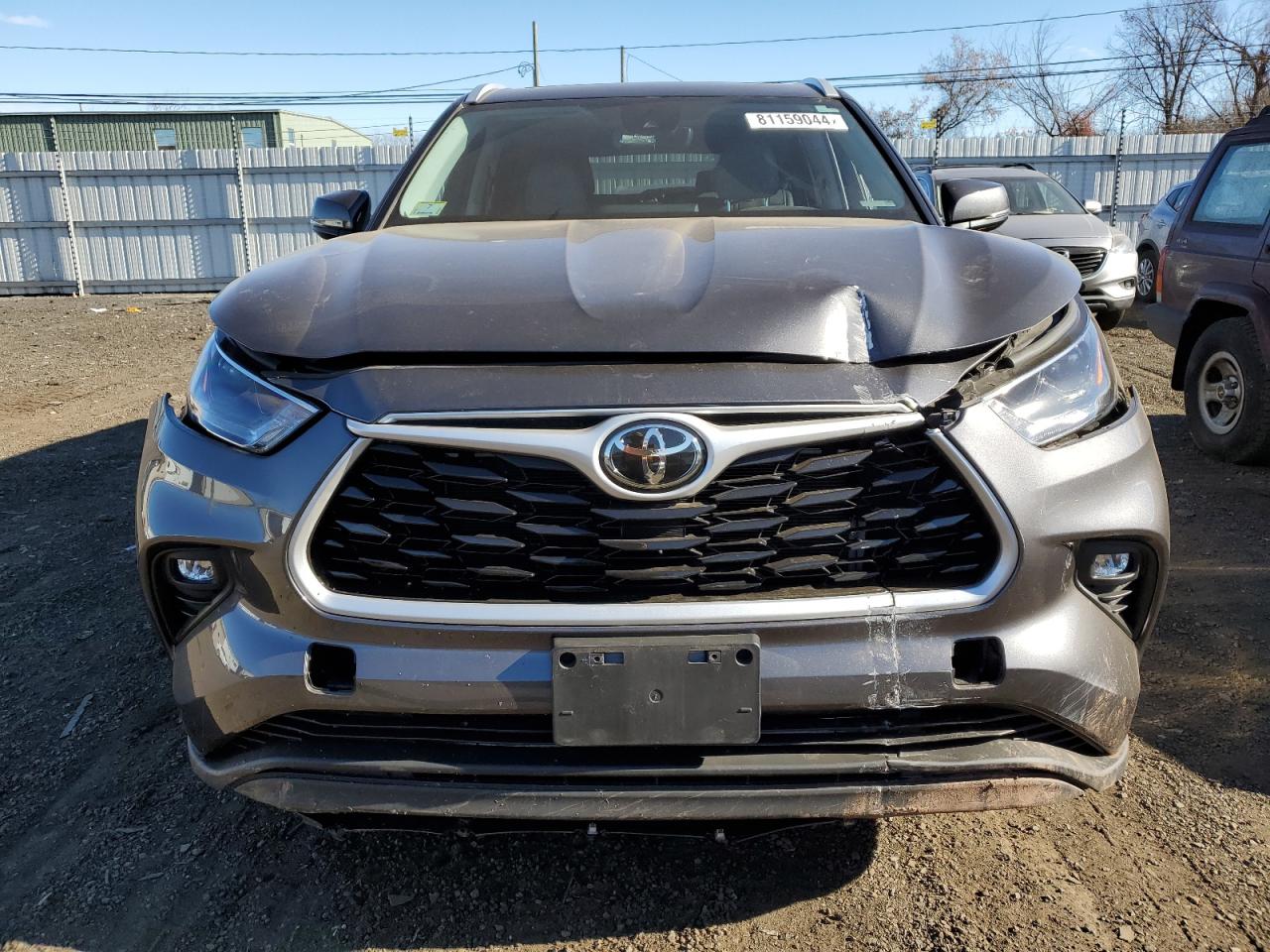 2022 TOYOTA HIGHLANDER XLE VIN:5TDHZRBH1NS582470