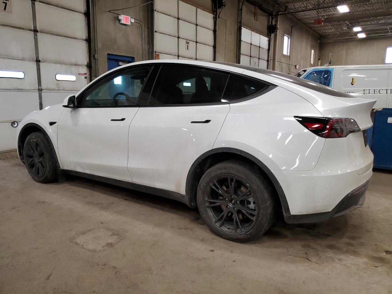 2024 TESLA MODEL Y  VIN:7SAYGDEE5RF191281