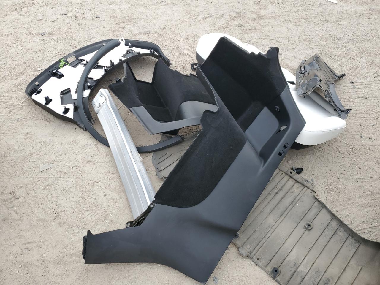 2022 TESLA MODEL Y  VIN:7SAYGDEE1NF315198