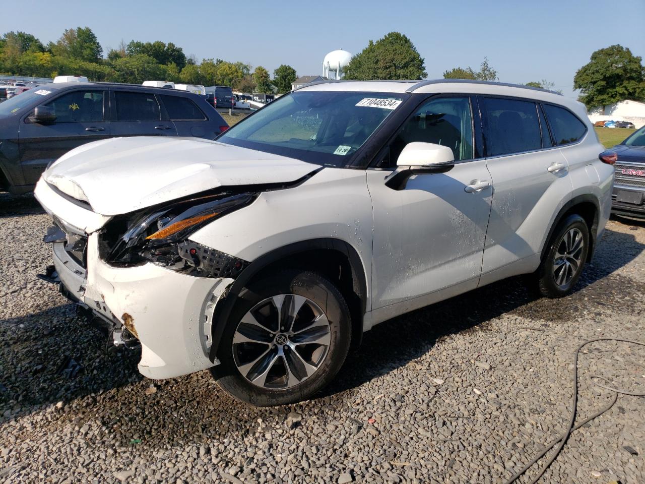 2022 TOYOTA HIGHLANDER XLE VIN:5TDGZRBH1NS163062