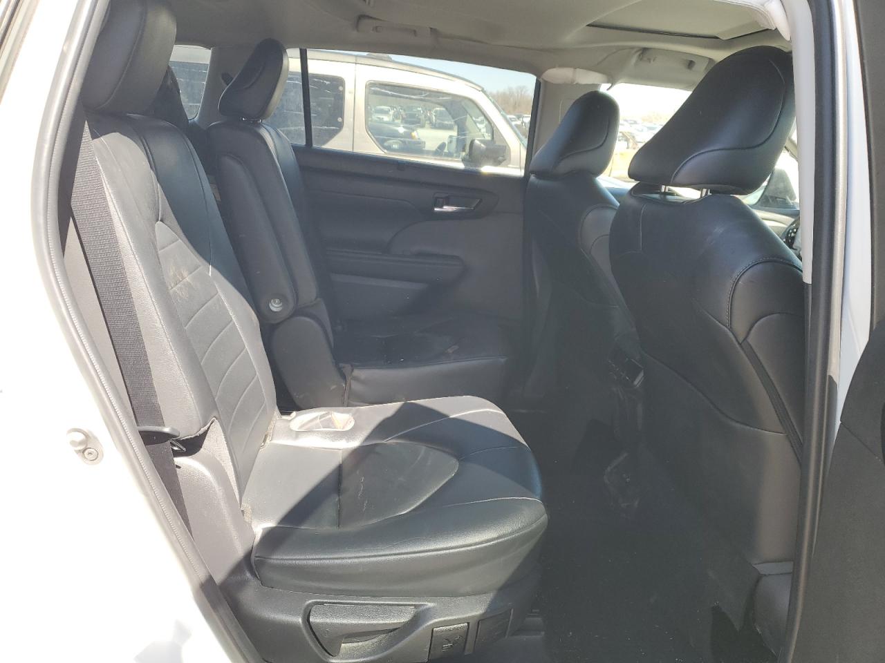 2022 TOYOTA HIGHLANDER XLE VIN:5TDGZRBH7NS592576