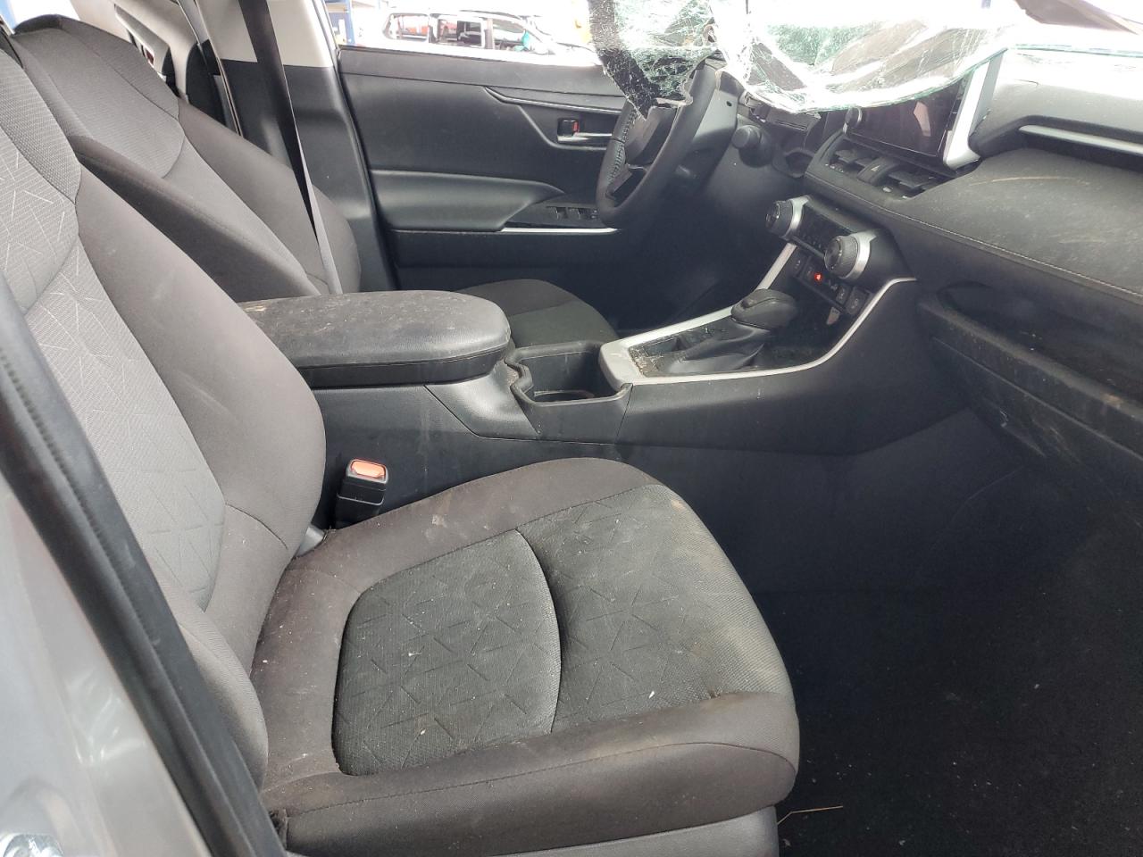 2024 TOYOTA RAV4 XLE VIN:2T3P1RFV5RC461093