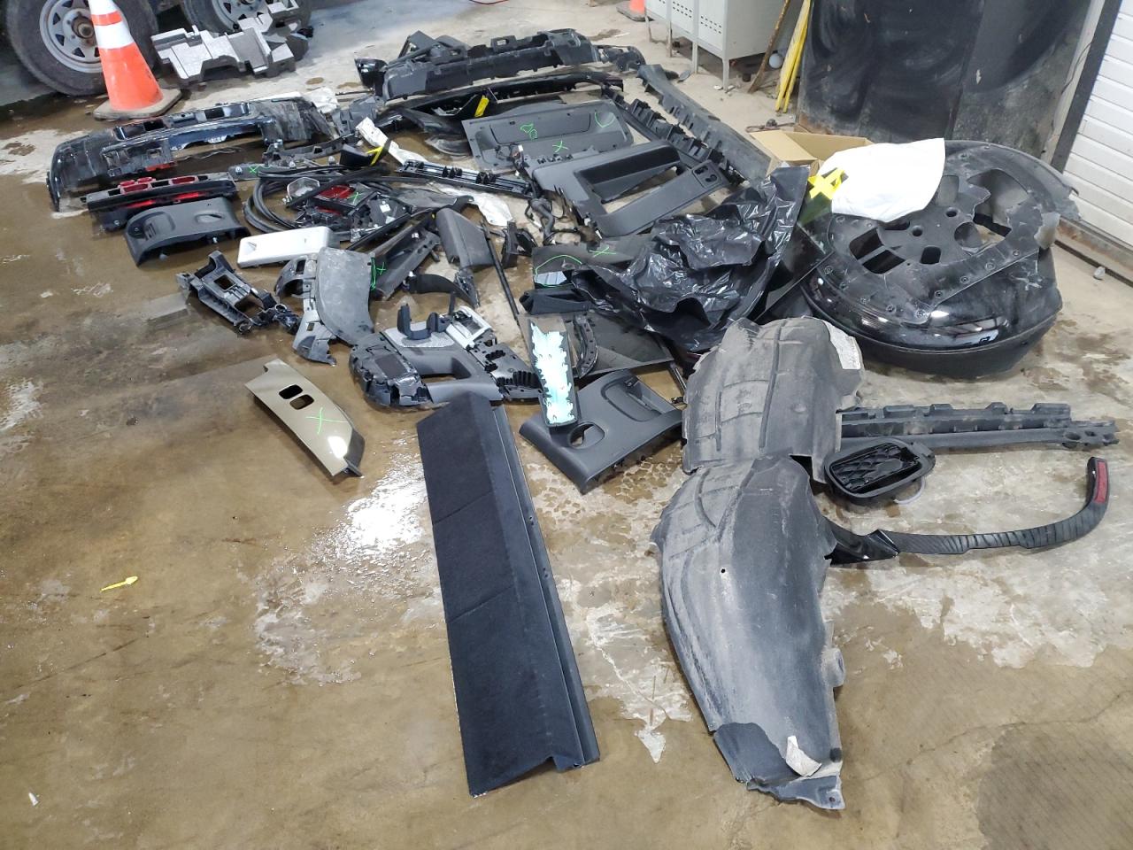 2023 LAND ROVER DEFENDER 130 X-DYNAMIC SE VIN:SALE2FEU0P2209020