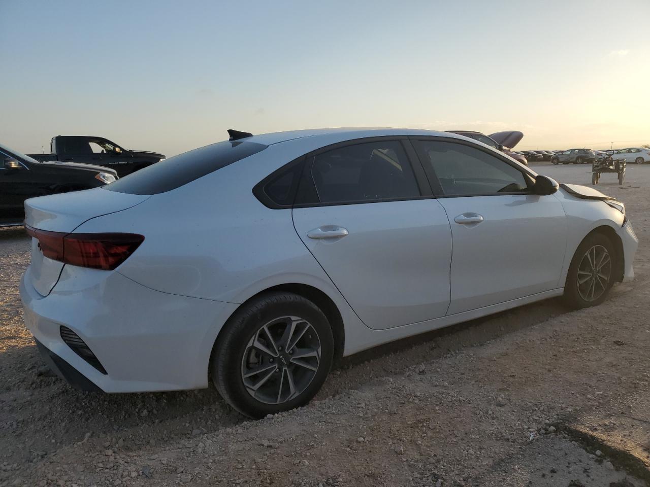 2023 KIA FORTE LX VIN:3KPF24AD9PE669253