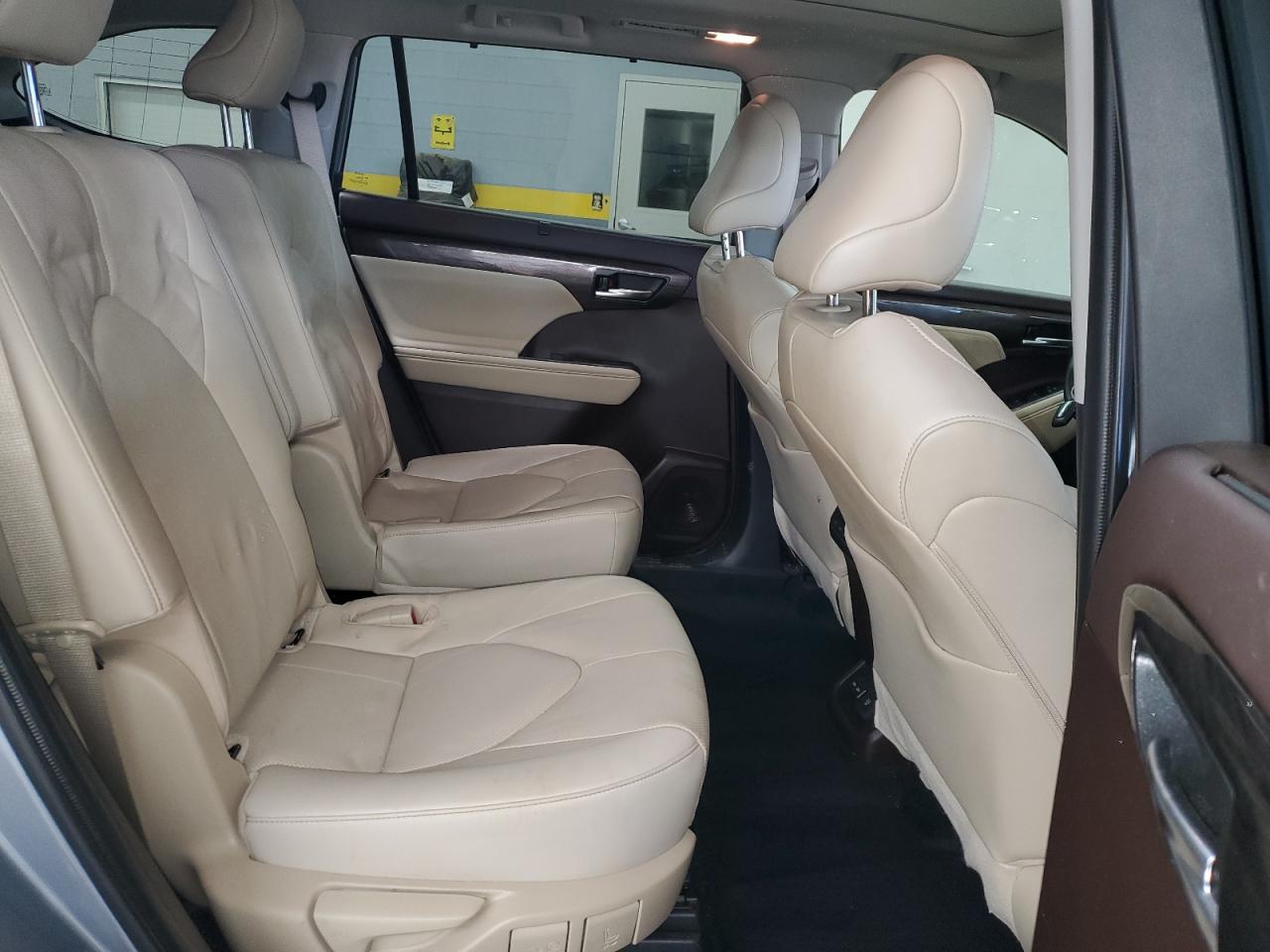 2022 TOYOTA HIGHLANDER PLATINUM VIN:5TDFZRBH5NS255058