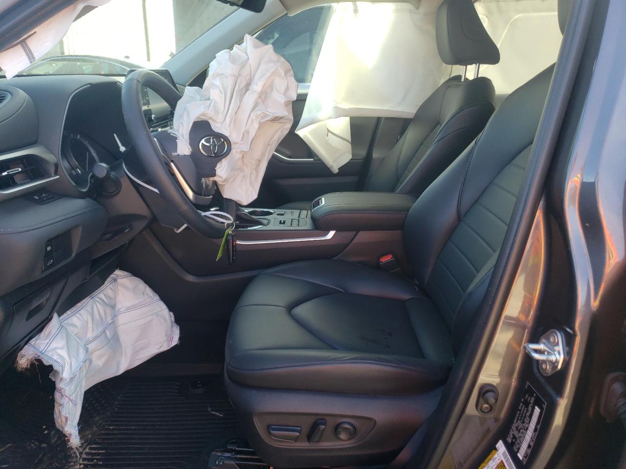 2022 TOYOTA HIGHLANDER XLE VIN:5TDGZRBHXNS185965