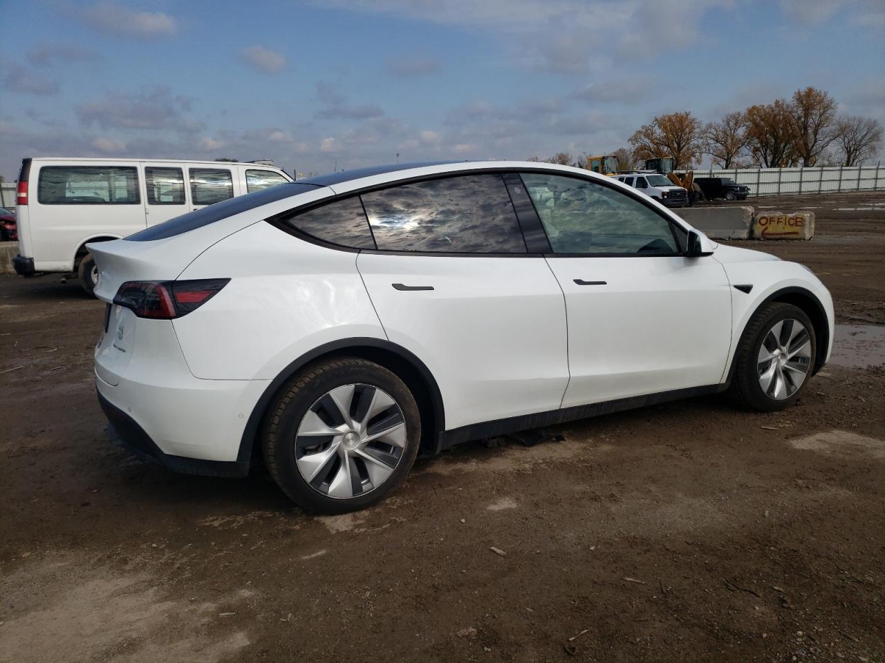 2022 TESLA MODEL Y  VIN:7SAYGAEE1NF383449
