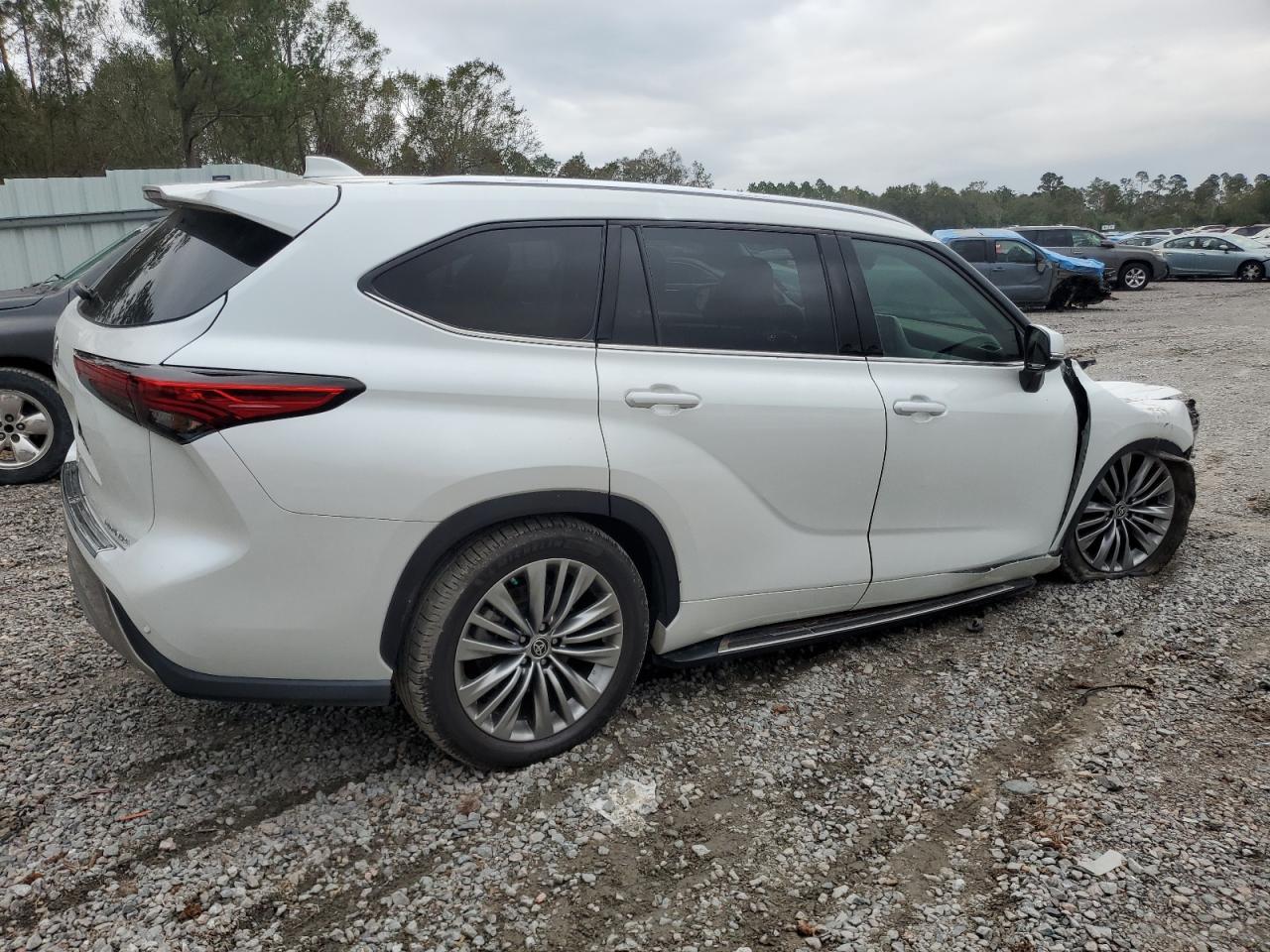 2022 TOYOTA HIGHLANDER PLATINUM VIN:5TDFZRAH2NS111985