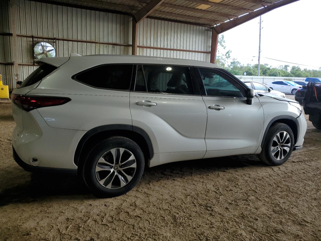 2022 TOYOTA HIGHLANDER XLE VIN:5TDGZRAHXNS093756