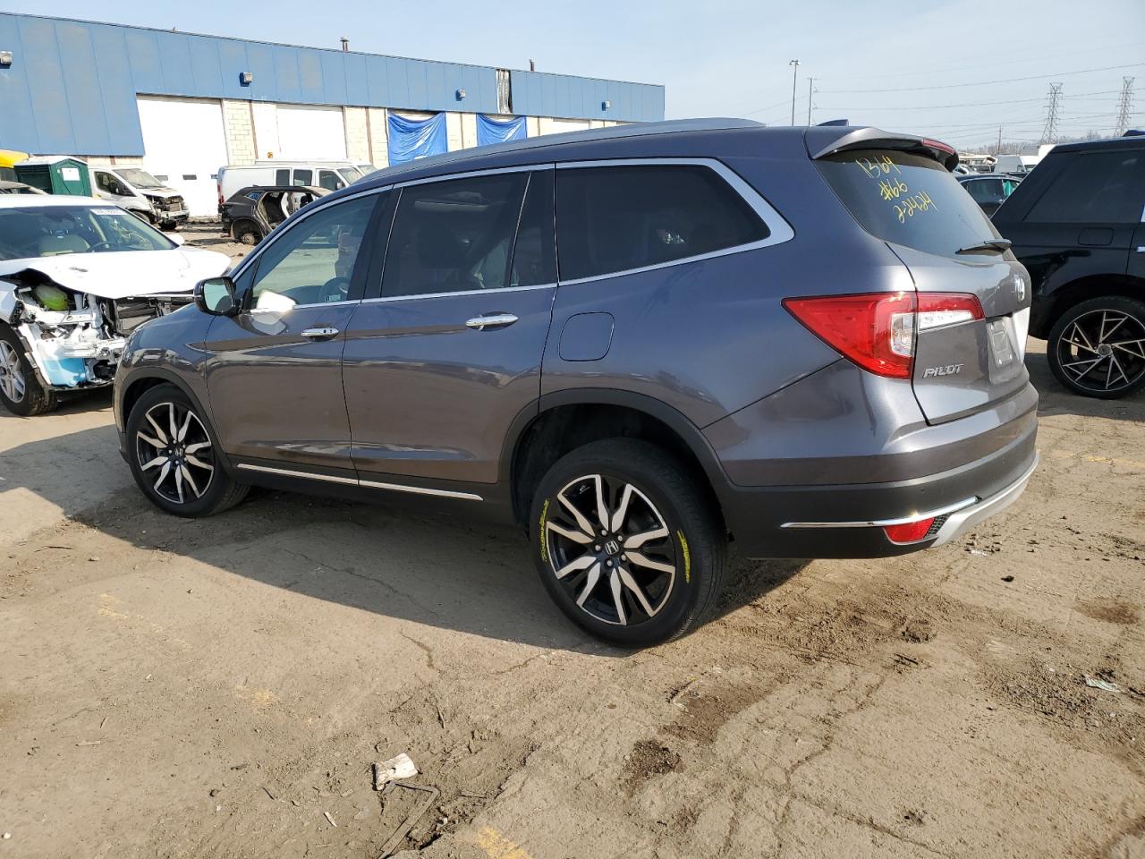 2022 HONDA PILOT TOURING VIN:5FNYF6H62NB061369