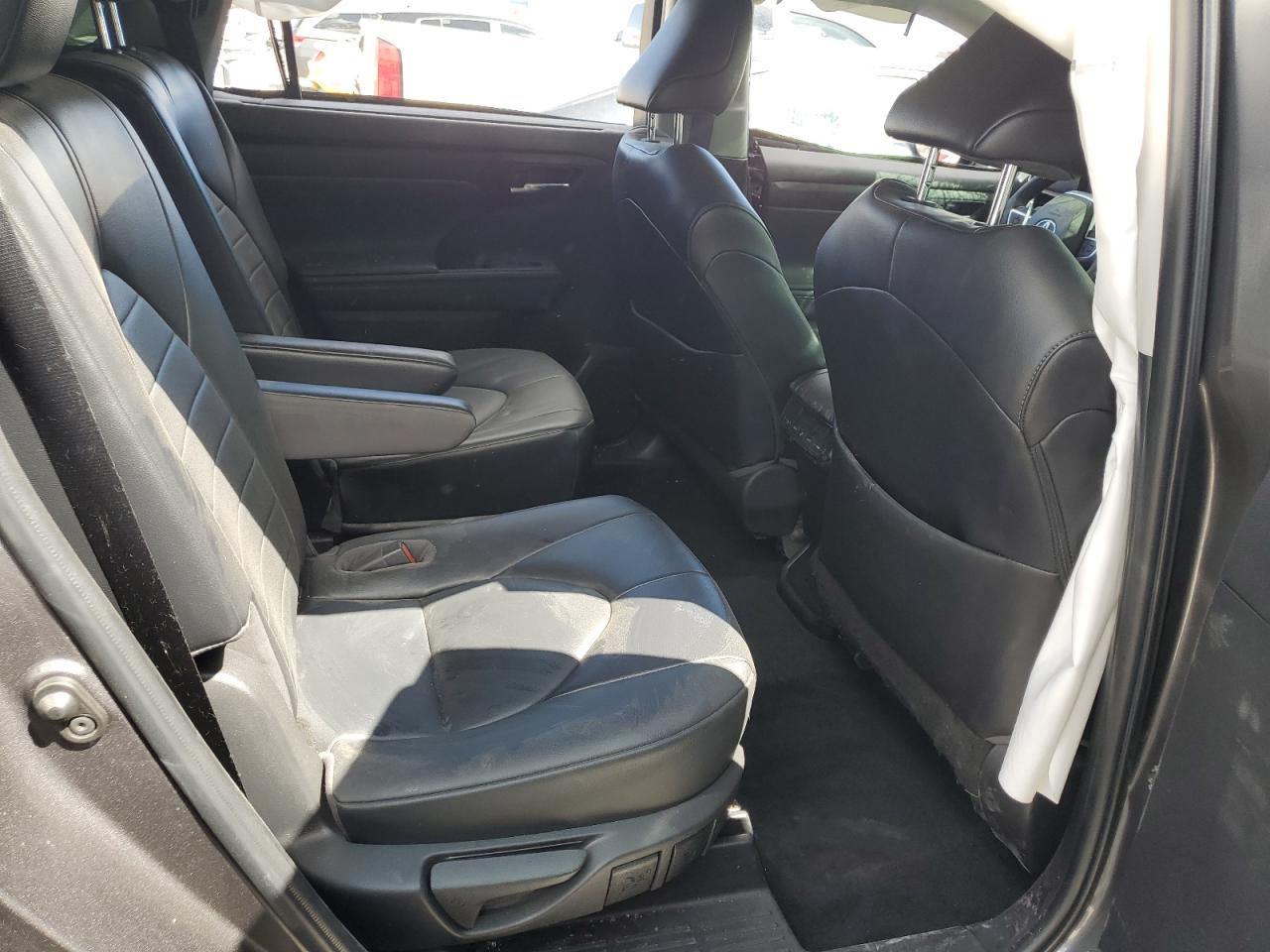 2022 TOYOTA HIGHLANDER XLE VIN:5TDHZRBH9NS229958