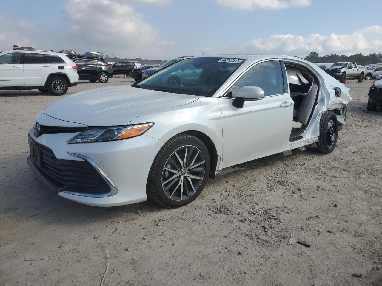 2022 TOYOTA CAMRY XLE VIN:4T1F31AK2NU035870