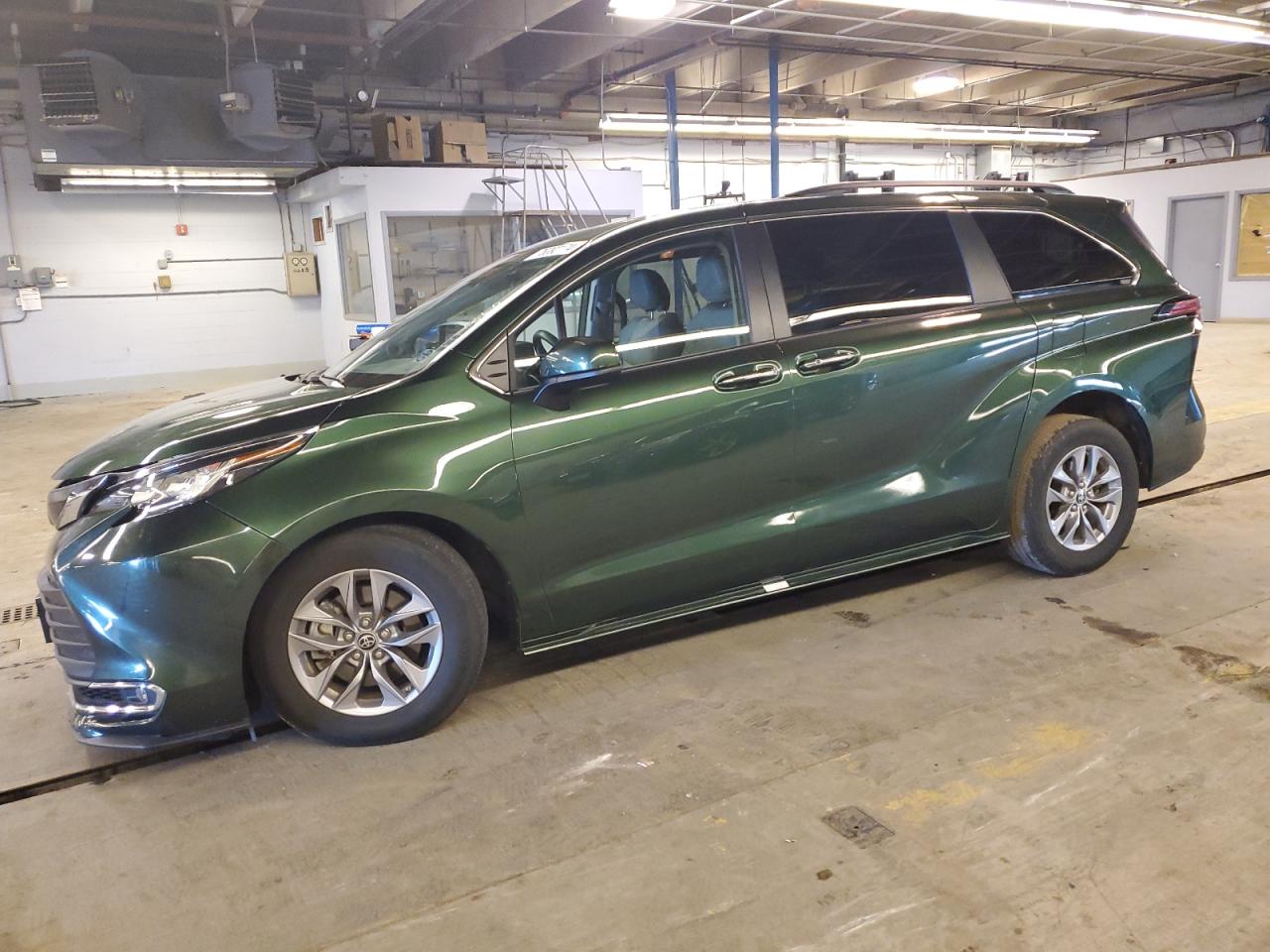 2022 TOYOTA SIENNA XLE VIN:5TDJSKFC4NS049251