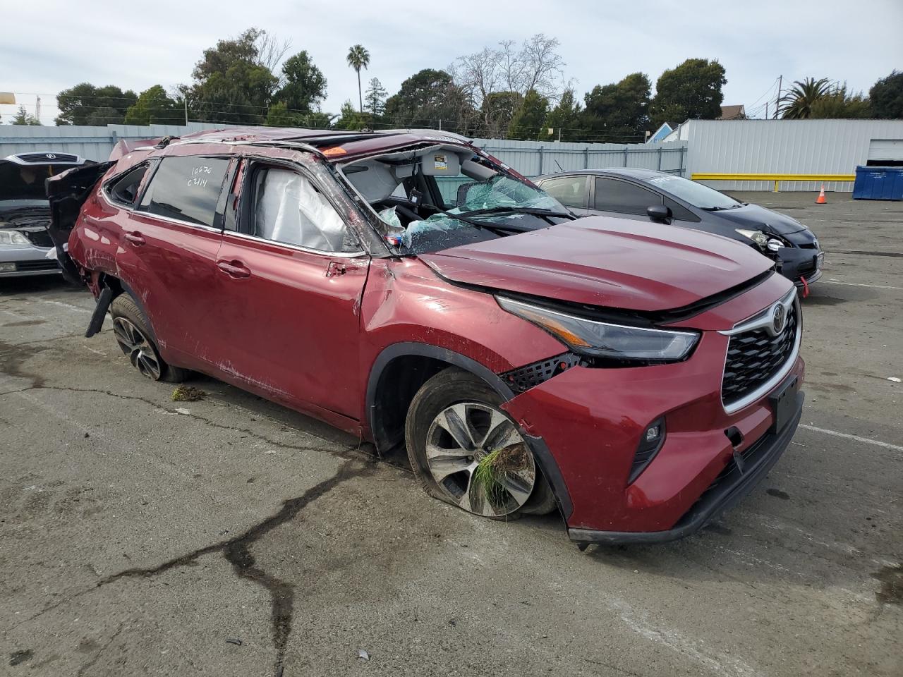 2022 TOYOTA HIGHLANDER XLE VIN:5TDHZRBH5NS592001