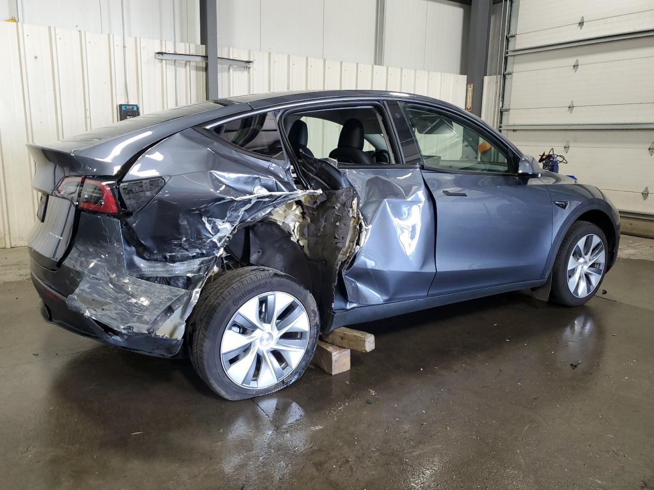 2023 TESLA MODEL Y  VIN:7SAYGDEE5PA067070