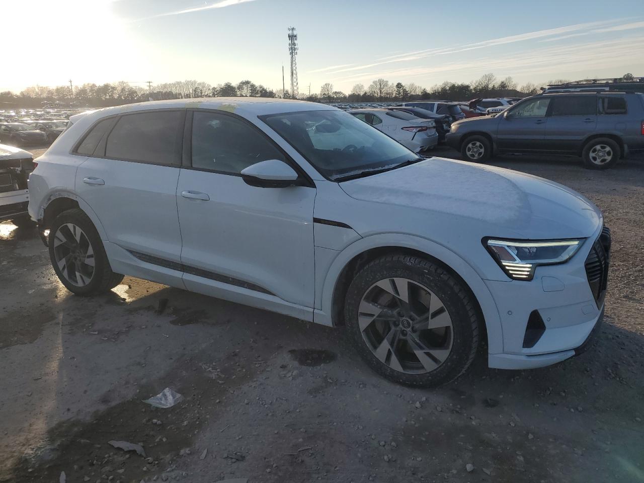 2022 AUDI E-TRON PREMIUM VIN:WA1AAAGE7NB043670