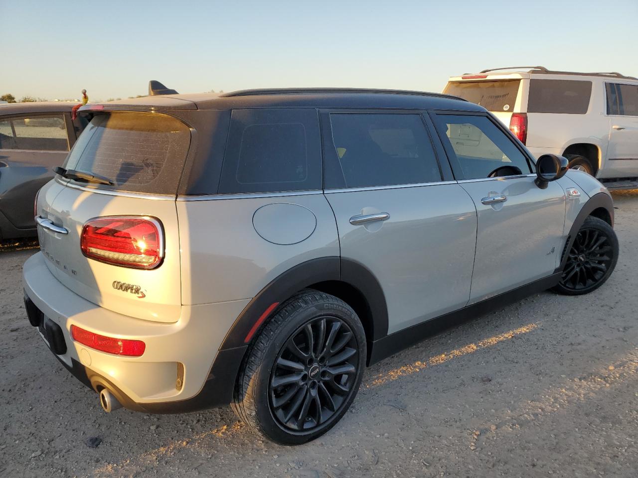 2023 MINI COOPER S CLUBMAN ALL4 VIN:WMWXJ1C0XP2T39325