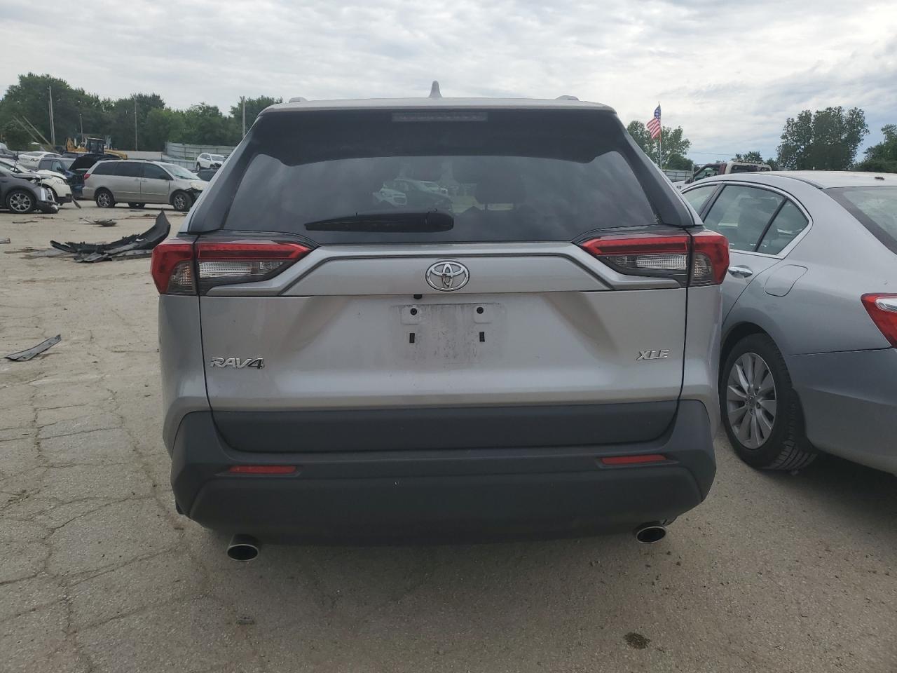 2022 TOYOTA RAV4 XLE VIN:2T3W1RFV8NC202202