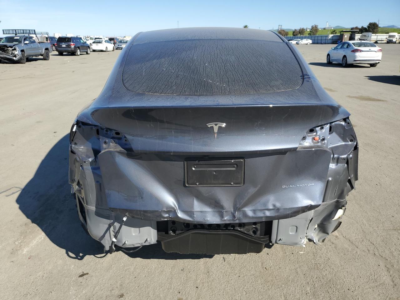 2024 TESLA MODEL Y  VIN:7SAYGDEE9RA215563