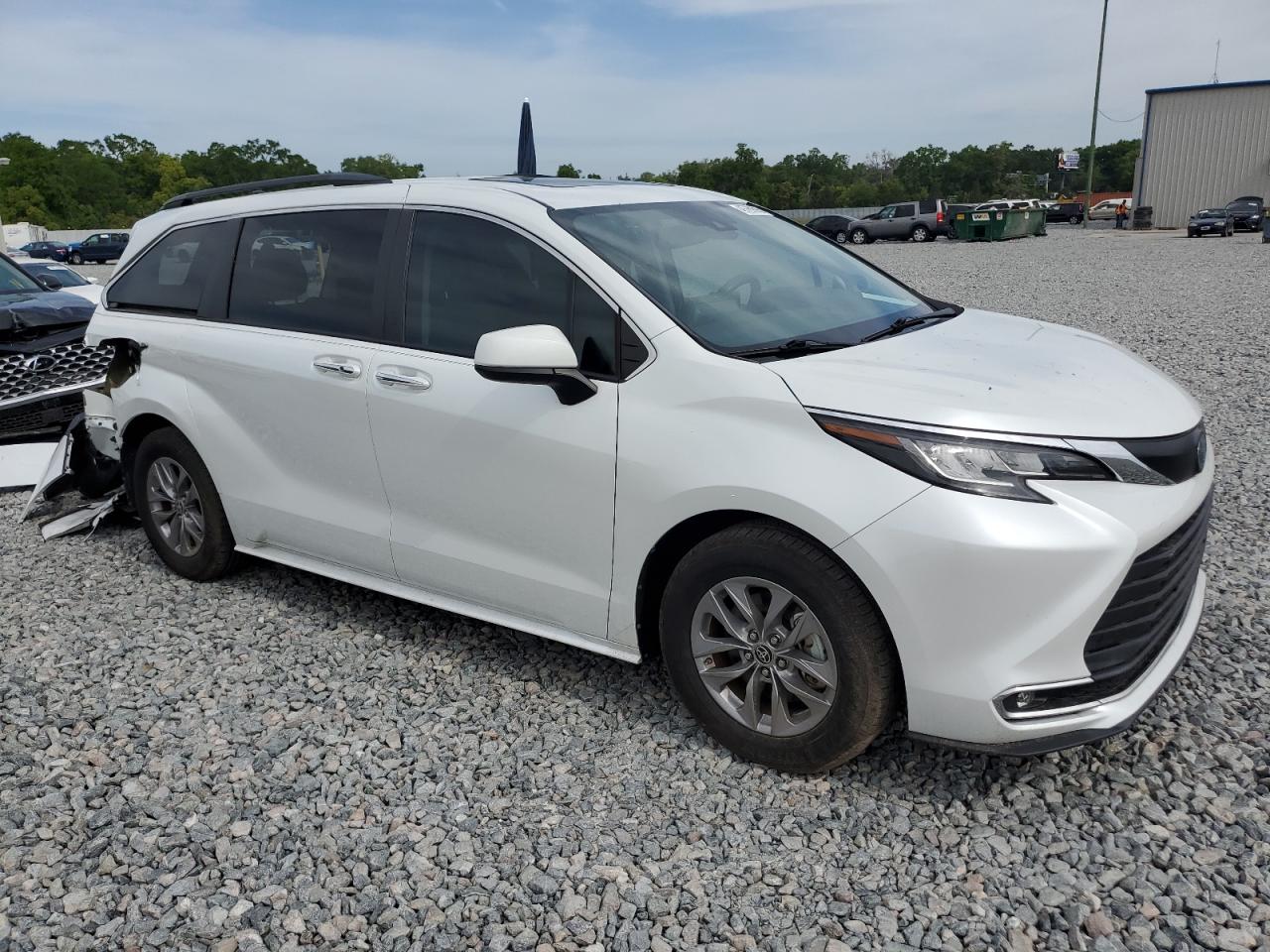 2022 TOYOTA SIENNA XLE VIN:5TDJRKEC9NS101700