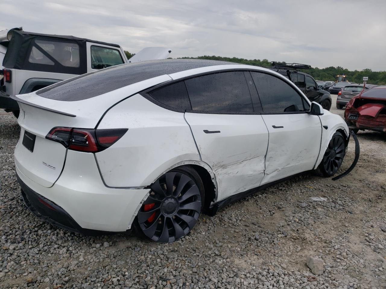 2024 TESLA MODEL Y  VIN:7SAYGDEF6RF051510