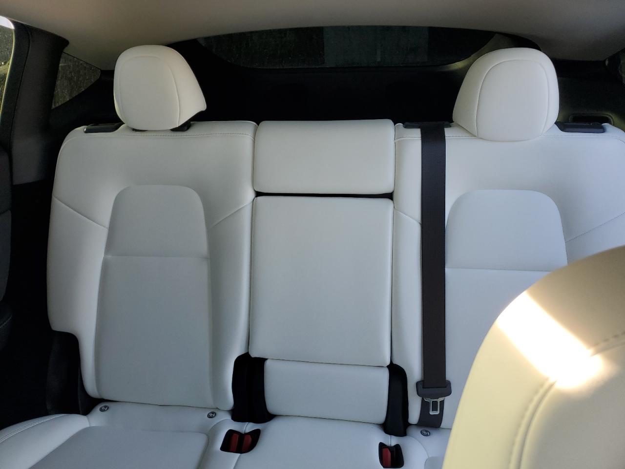 2024 TESLA MODEL Y  VIN:7SAYGDEE9RA268389