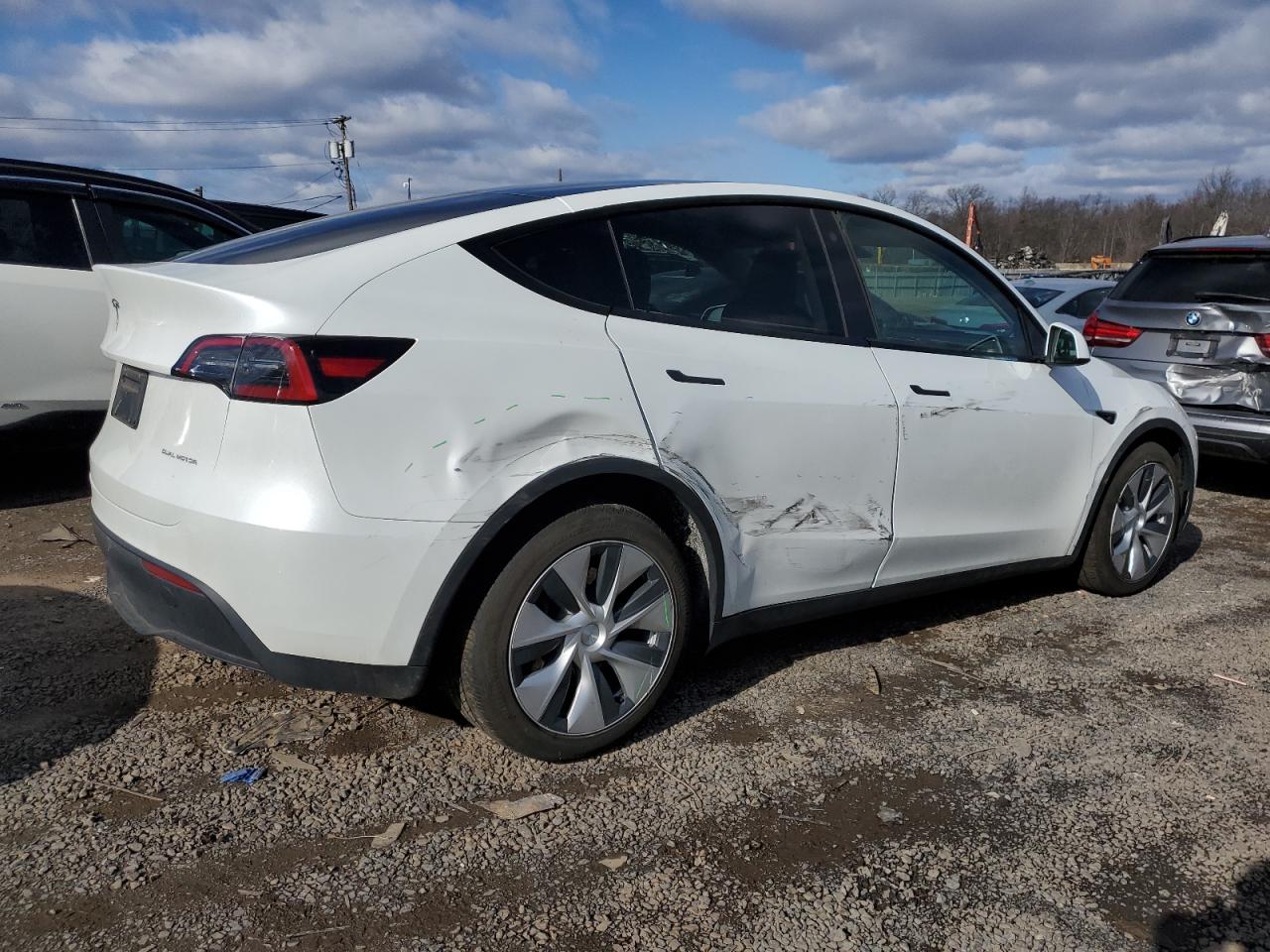 2023 TESLA MODEL Y  VIN:7SAYGDEE7PF674655