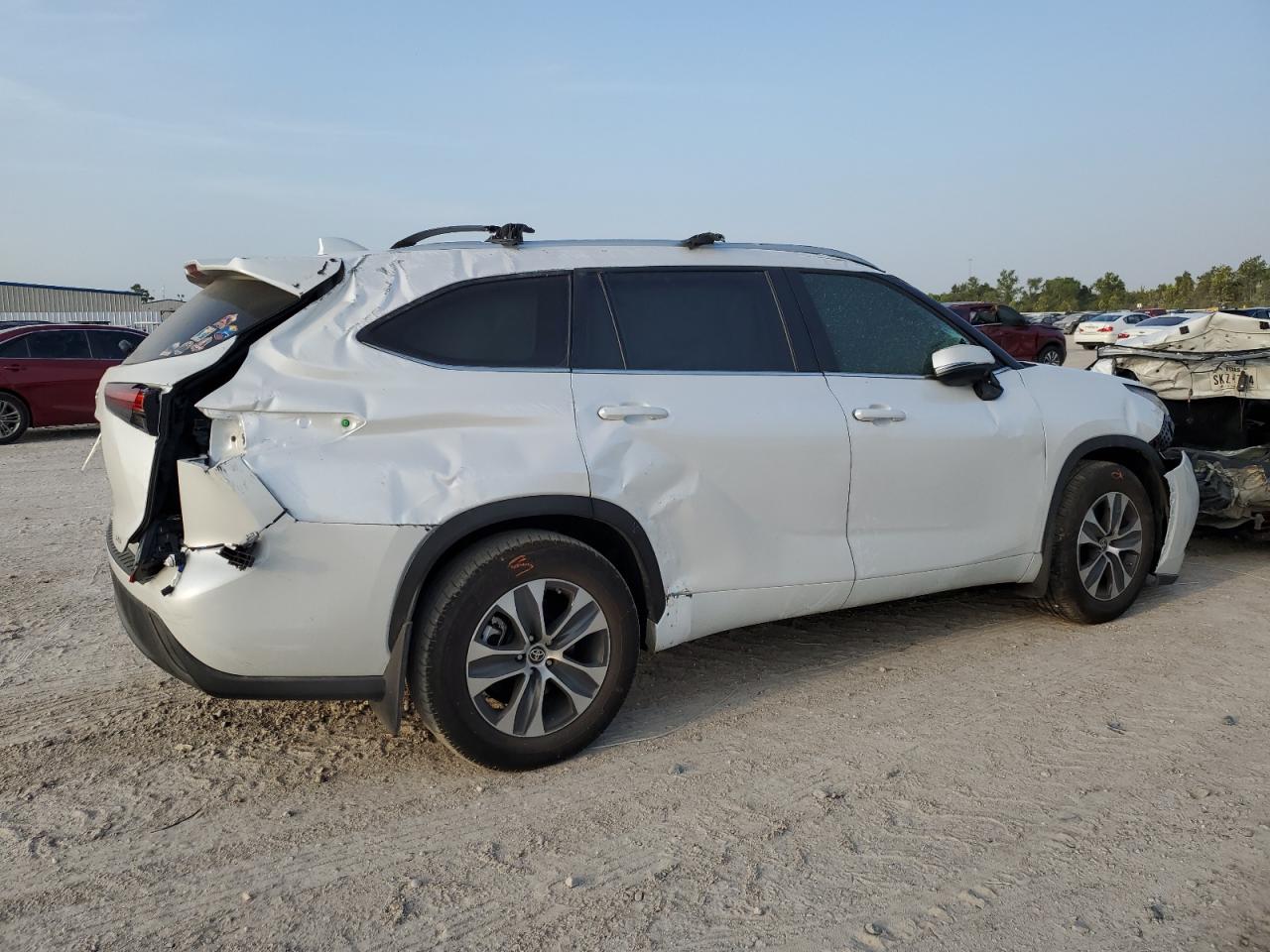 2024 TOYOTA HIGHLANDER LE VIN:5TDKDRAHXRS544702