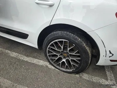 2016 Porsche Macan VIN: